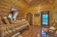Hot Tub, Outdoor Fireplace and Scenic Views - Stunning Mountain Retreat Hotels in Fannin County