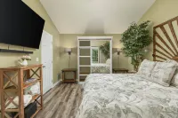 Luxurious Hot Tub and Stunning Nature Views - Exquisite Woodsy Retreat