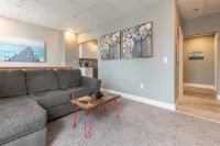 Modern Apartment| Peaceful Community Hotels in Orono