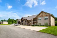 Cozy Fireplace, Outdoor Patio & Community Pool - Elegant Oasis