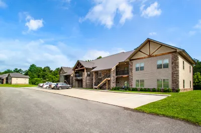 Cozy Fireplace, Outdoor Patio & Community Pool - Elegant Oasis Отели рядом с достопримечательностью «Cades Cove Scenic Loop»
