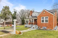 Boutique Ambiance with Modern Comforts - Elegant Tranquil Haven