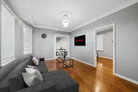 Fully Equipped Kitchen and High-Speed Wi-Fi - Spacious Haven Hotels in Bayonne