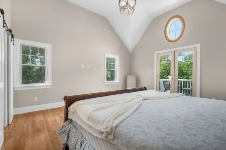 Charming Retreat with Outdoor Shower and Basketball Court - Spacious Oasis Отели в г. Harwich Port