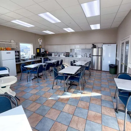 Super 8 by Wyndham Medicine Hat AB