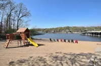 Panoramic Million Dollar View, 3BR, 2BA, CLEAN and Updated!