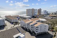 2BR Mariners Cove | Pool|Steps to Beach|Low Floor! Hotels in Horry County