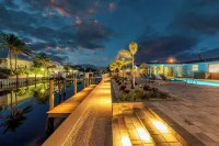 ☀️Bright & Luxurious Canal Front Home w/ Pool, 4 min to Beaches!☀️