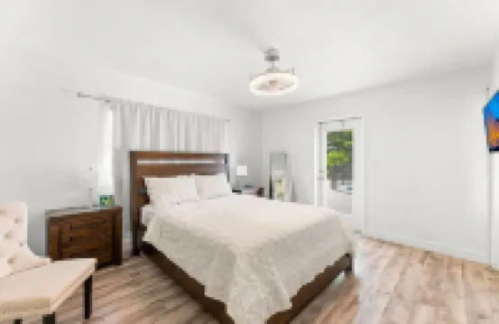 Sunny Goldie in Lauderdale Lakes