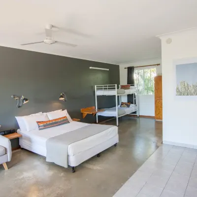Motel Nomad Hotels near Silky Oak Court Park