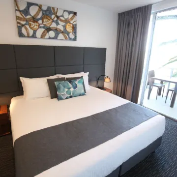 The Palms Apartments Hotels near National Wine Centre of Australia