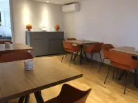 200 Rooms & Terrace - breakfast