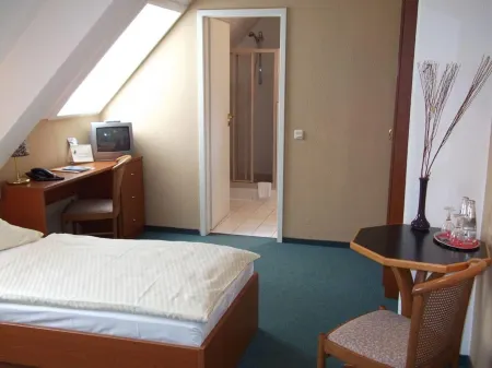 Pension & Café am Krähenberg Отели рядом с достопримечательностью «Marktkirche Unser Lieben Frauen»