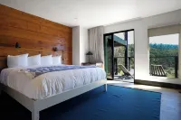 Timber Cove Resort - balcony