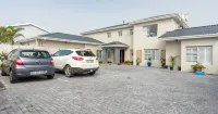 Bentley's Guesthouse - parking