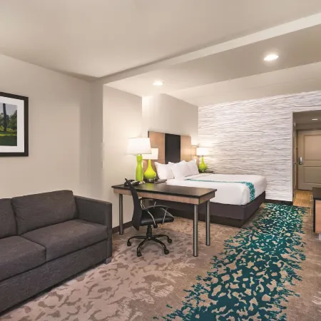 La Quinta Inn & Suites by Wyndham Cleveland TN