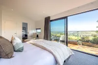 Kaitiaki Lodge - Pool & Hot Tub - Balcony