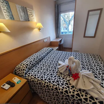 Hostal Rio de Castro โรงแรมใกล้อนุสาวรีย์ปลาซาเรอัล