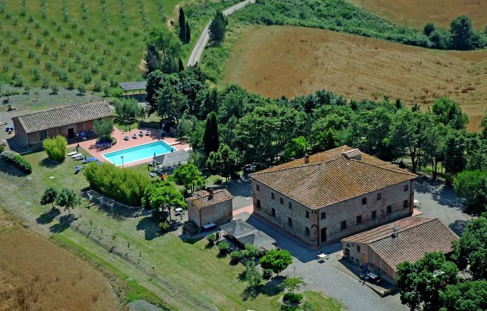 Agriturismo in Tuscany with Pool and Wine Tasting