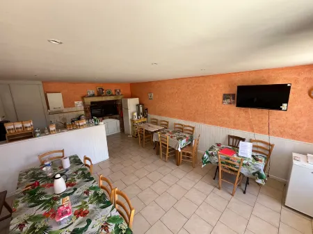 Le Presbytere Отели рядом с достопримечательностью «La ferte bernard rue alfred»