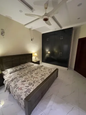 1 Bed House - Sleeps 2 - Pets - Parking - Wifi Hotels near Allama Iqbal International Airport