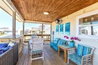 Canalfront, tiki bar, dock, boatramp, pool, hot tub, kayaks, paddleboards & more
