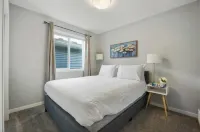 Luxury Modern Home - Livingstone Hotels in Rocky View County