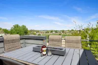Elegant Oasis - Fireplaces, King Beds, Mtn Views!