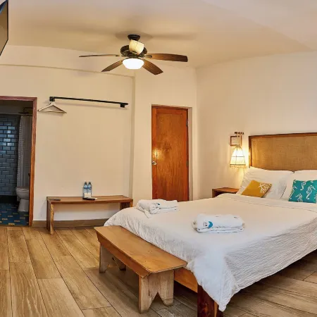 Aaki Hotel