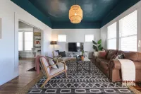Restored 1930s Uptown Bungalow 2 Min. to Magnolia