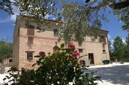 Casa il Girasole Con Piscina Nelle Marche