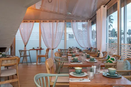 The Originals City, Hotel Cap Maya, Palais des Congrès