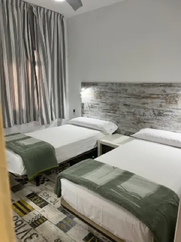 Casa de Huéspedes Almansa Hotels near Tour Bernabéu