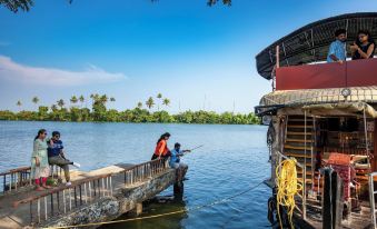 Coco HouseBoat
