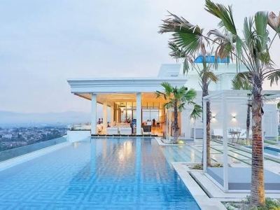Modern Studio Room with Jacuzzi at Art Deco Apartment