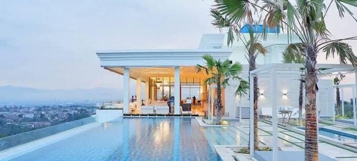 Modern Studio Room with Jacuzzi at Art Deco Apartment Hotels in Cidadap