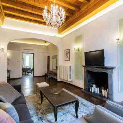 A Florence Palace - 4 Bedroom Apt - Santa Croce Rooms