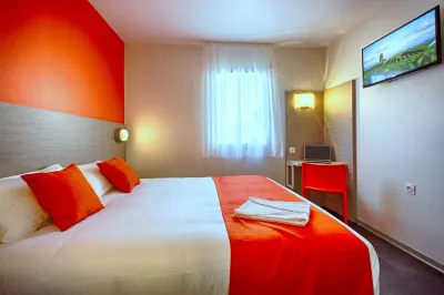 Hotel Formules Club Bordeaux Cenon Hotels in Artigues-pres-Bordeaux
