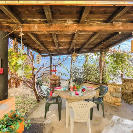 Faby House on Hilly Area and View Lake - Happy Rentals