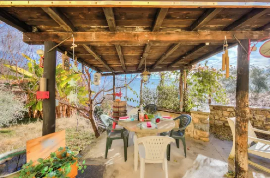 Faby House on Hilly Area and View Lake - Happy Rentals