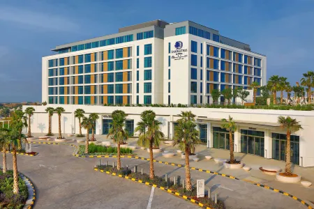 DoubleTree by Hilton Abu Dhabi Yas Island Residences Отели рядом с достопримечательностью «Яс»