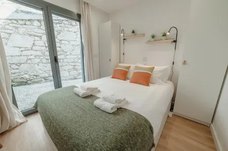 Courtyard Oporto Design Apartment L with Terrace Отели рядом с достопримечательностью «Parque de São Roque»