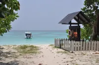 Pranee Beach Bungalows