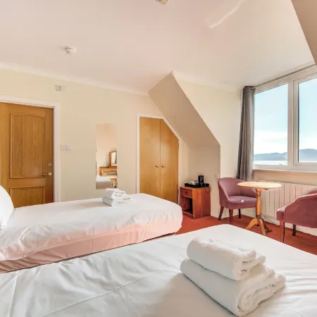 Onich Hotel & Lochside Beach Pods Hotels in Fort William