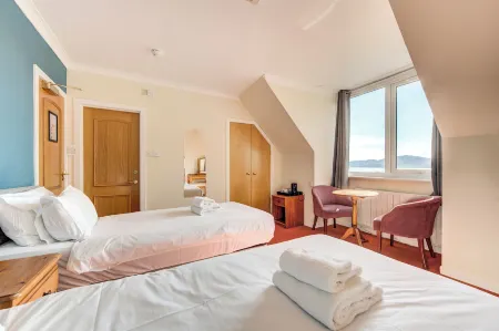 Onich Hotel & Lochside Beach Pods