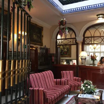 Hotel Europa Boutique Sevilla Отели рядом с достопримечательностью «Башня Торре-дель-Оро»