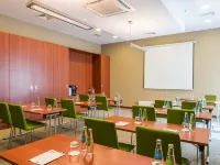 Hampton by Hilton Warsaw Airport Hotels near Okecie