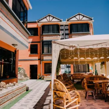 Las Tholas Hotel