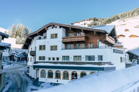 Aparthotel Dorfplatzl B&B