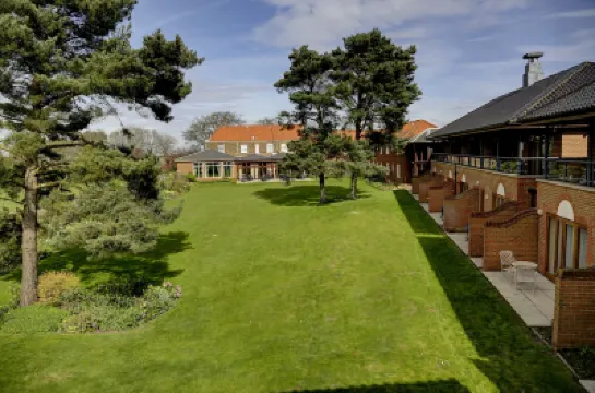 Knights Hill Hotel & Spa Hotel di 